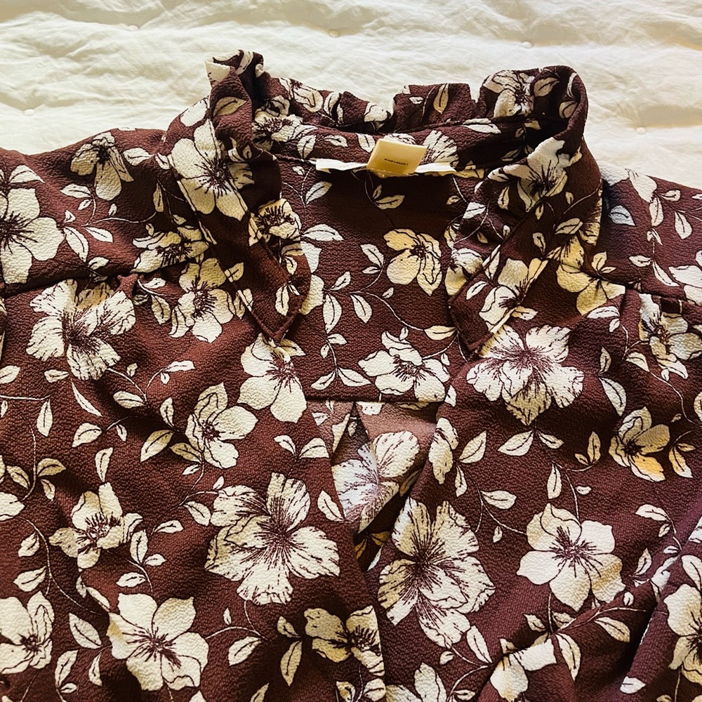 Size Large Floral top